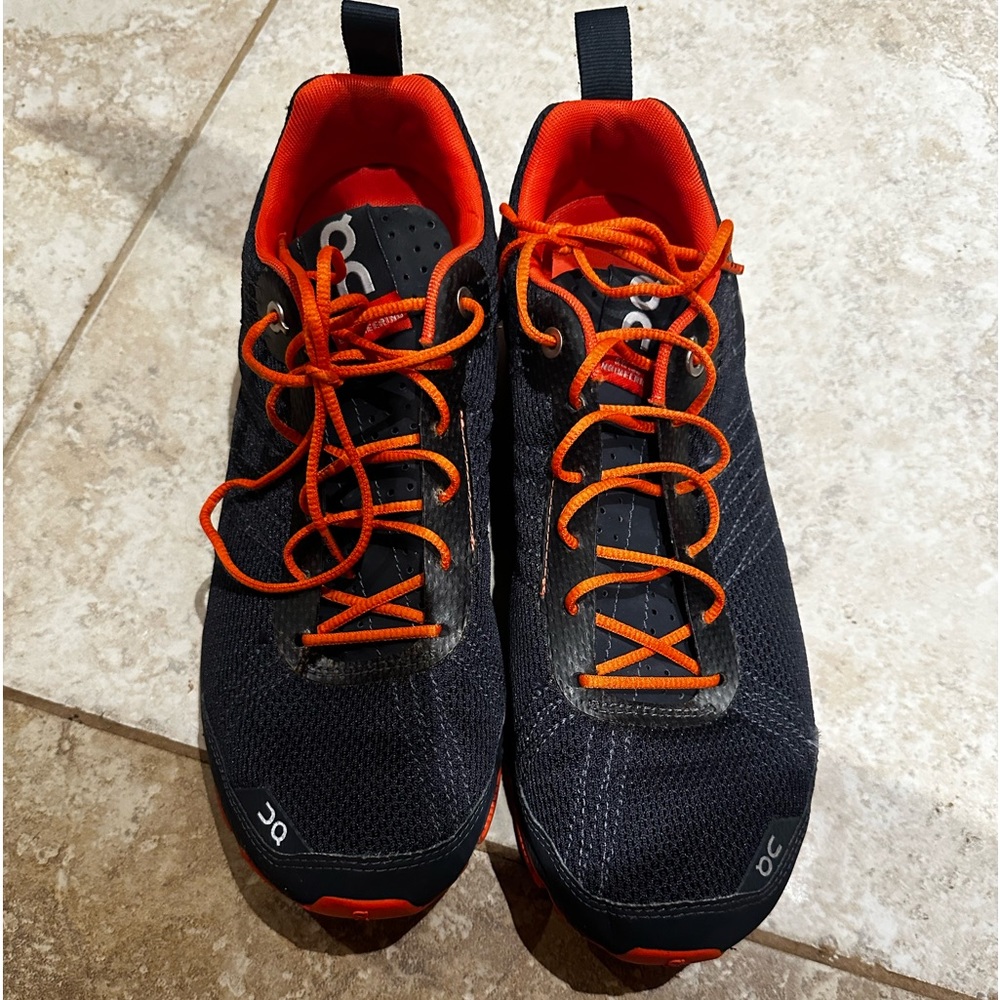 On Swiss orange / dark gray